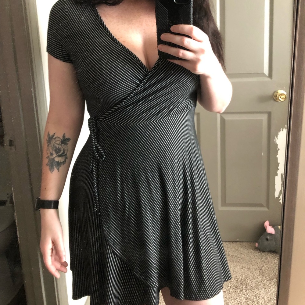 FAUX WRAP DRESS SIZE L